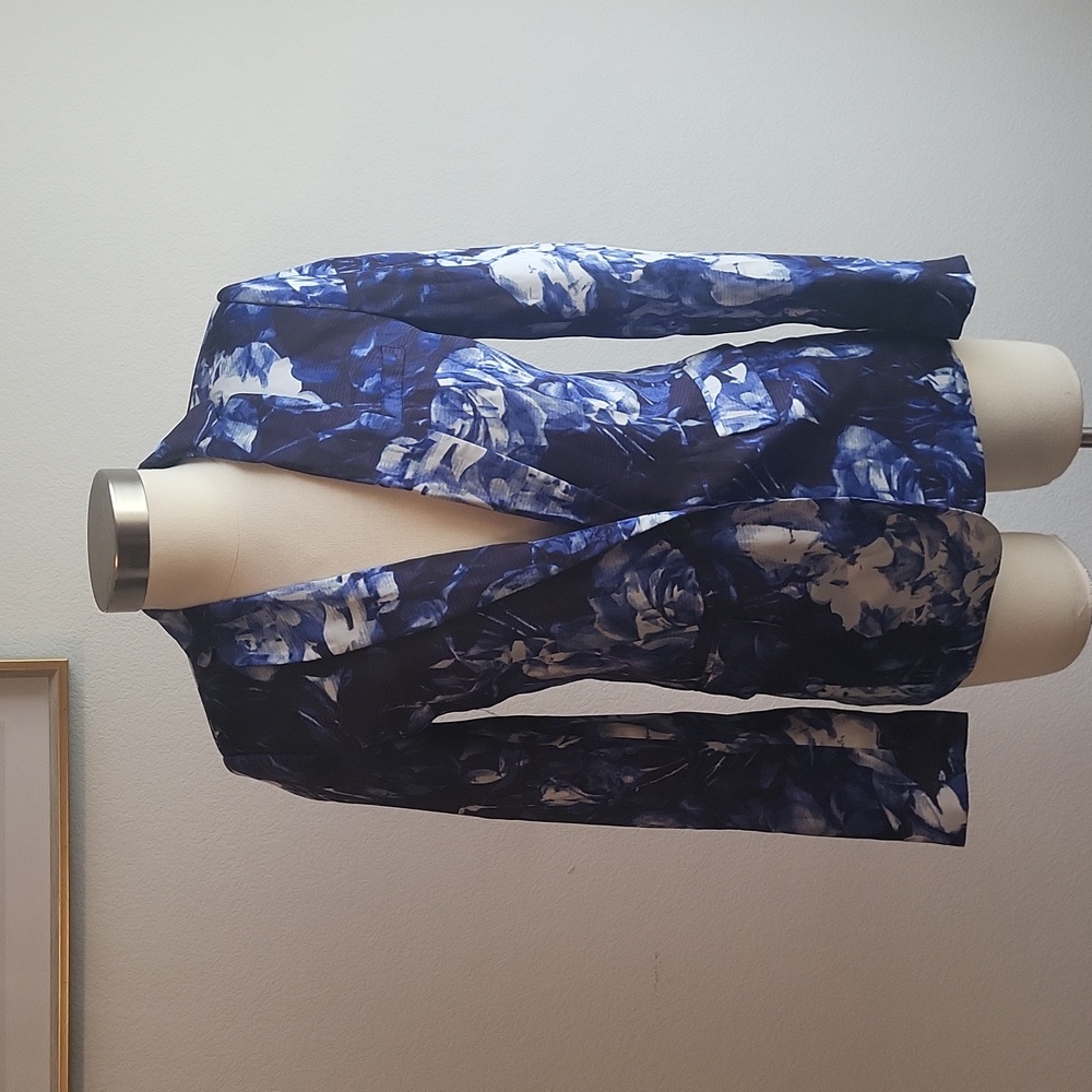 Vince Camuto Blue Floral Print Blazer sz. 2